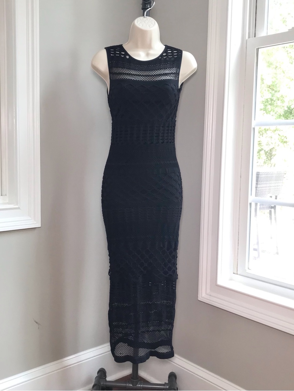 Bebe Black Sleeveless Sexy Bodycon Midi Cocktail Dress ~ Women’s Medium  EUC